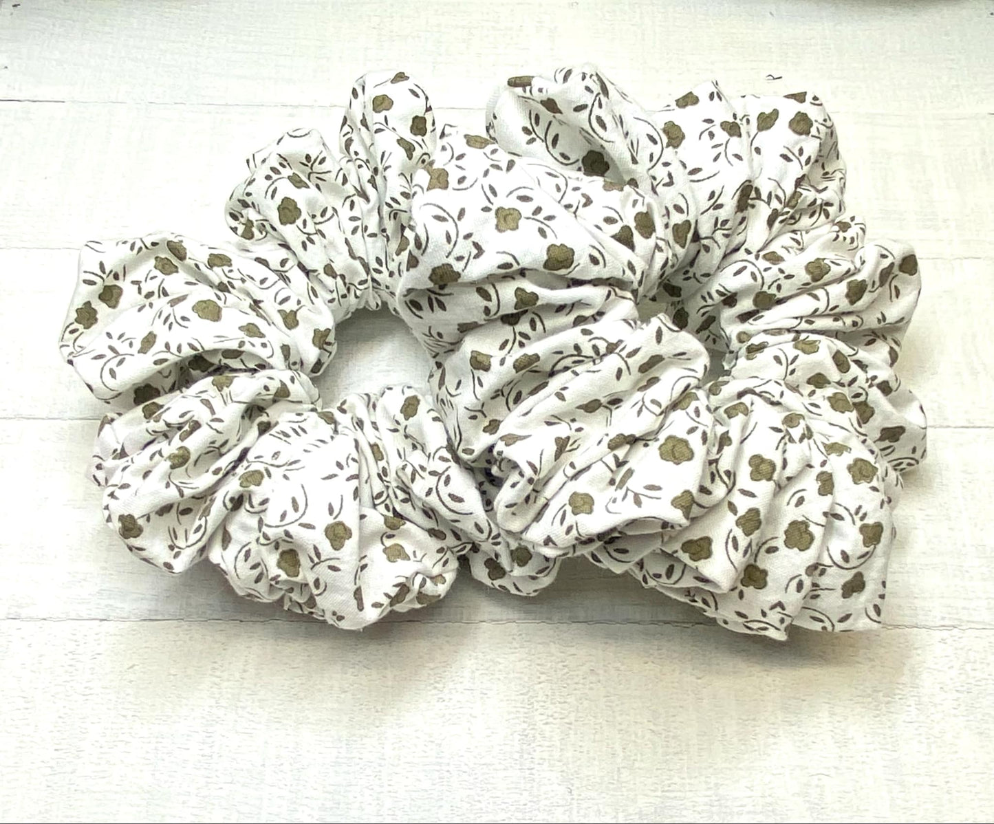 Flower Scrunchy/Ponytail Holder/Hair Tie/Birthday Gift/Wedding Gift/Scrunchies For Girls/Silk Fabric/Silk Scrunchies