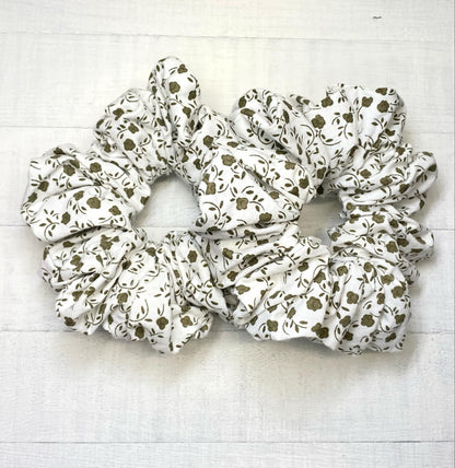 Flower Scrunchy/Ponytail Holder/Hair Tie/Birthday Gift/Wedding Gift/Scrunchies For Girls/Silk Fabric/Silk Scrunchies