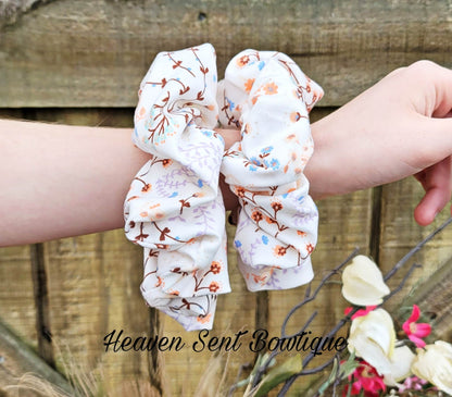 Floral Scrunchies/Ponytail Holder/Scrunchy/ Birthday Gift/Cotten Fabric/Hair Tie Holder/Wedding Gift