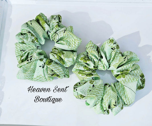 Green Flower Scrunchy/Hair Tie Scrunchie/Ponytail Holder/Birthday Gift/ Scrunchy/Cotten Fabric