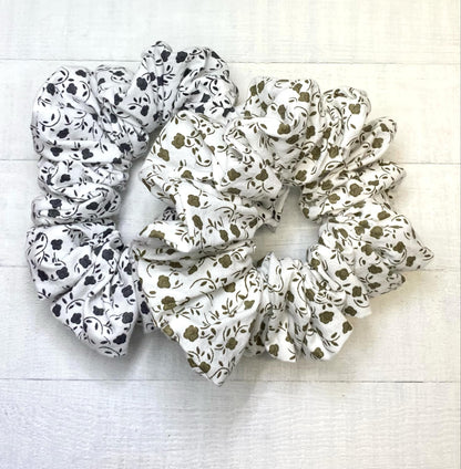 Flower Scrunchy/Ponytail Holder/Hair Tie/Birthday Gift/Wedding Gift/Scrunchies For Girls/Silk Fabric/Silk Scrunchies